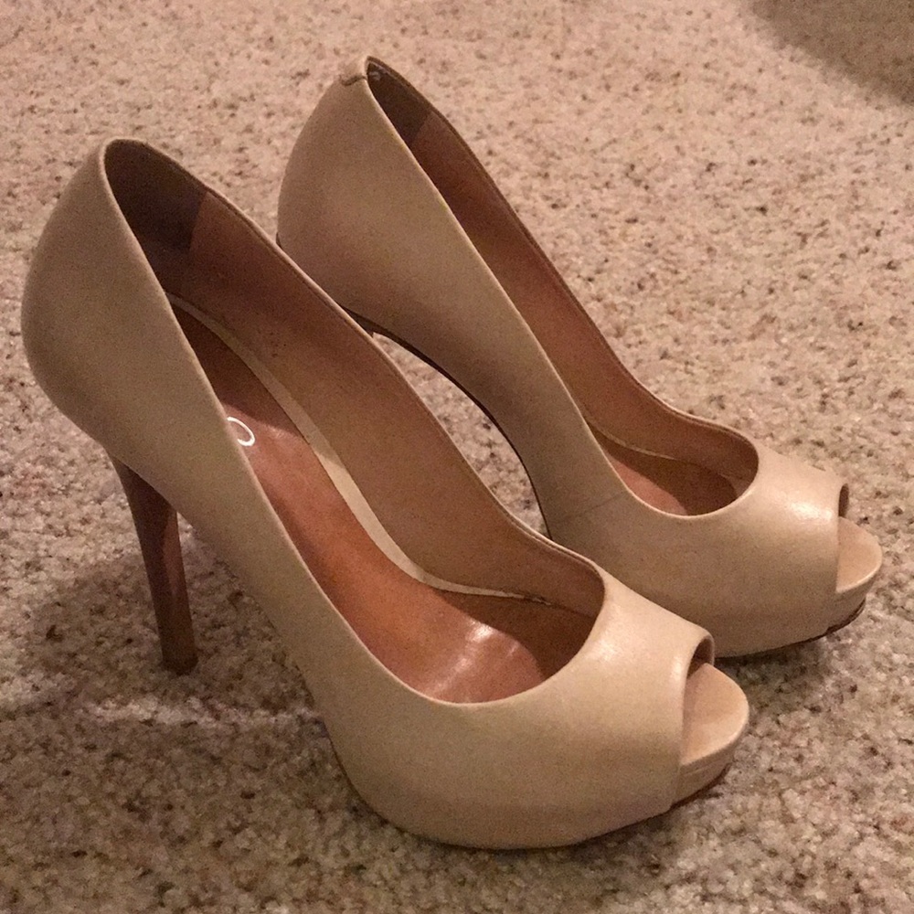Peep Toe Nude Pumps